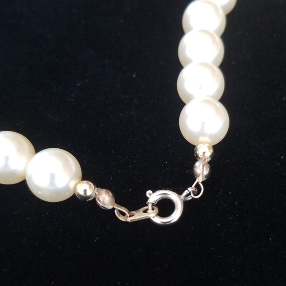 Vintage Faux Pearl and Goldtone Bead Necklace - Picture 4 of 8